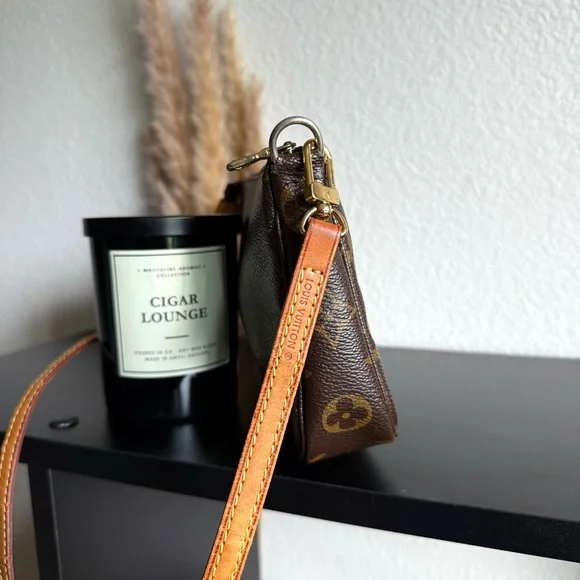 🌾AUTHENTIC Louis Vuitton Pochette with ORIGINAL LV strap🌾 - Picture 6 of 15